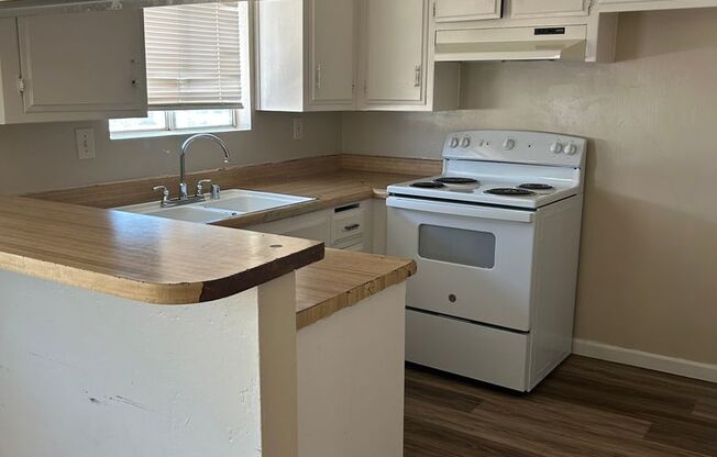 2 beds, 1 bath, $995, Unit C