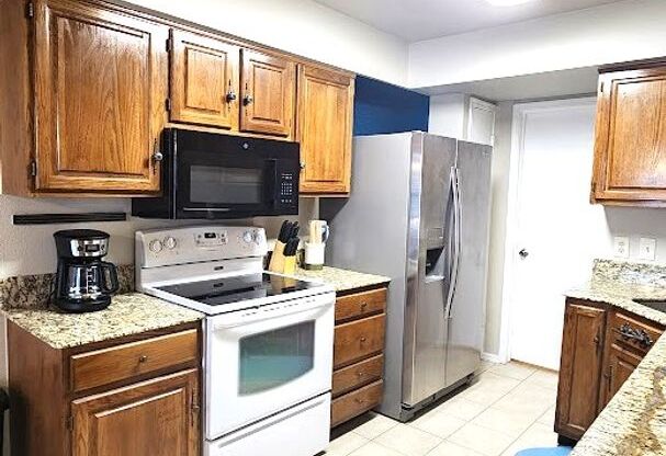 3 beds, 2 baths, $1,800, Unit # 27A