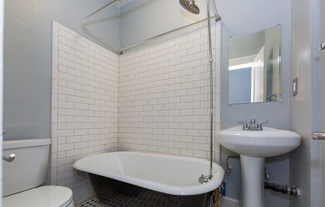 $1,595 - All utilities Included!! Spacious Studio in Downtown Long beach 2 blocks from Beach!!!