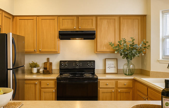 Heart of Renton! Amazing 4 bed, 3.5 bath Renton townhome in a desirable location! Easy self showings!