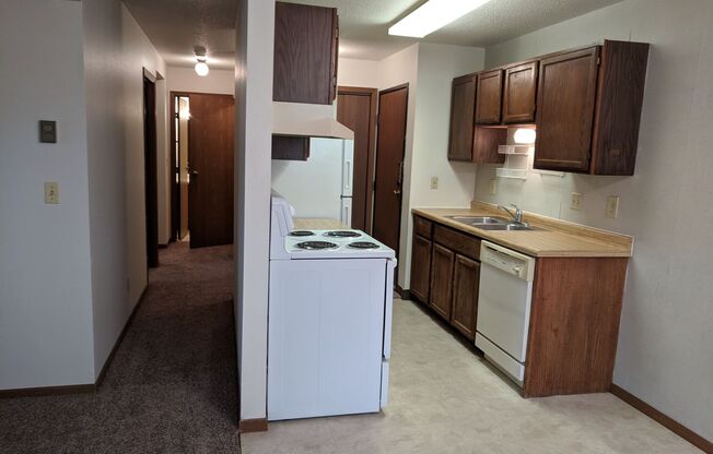 2 beds, 1 bath, 835 sqft, $695, Unit 101