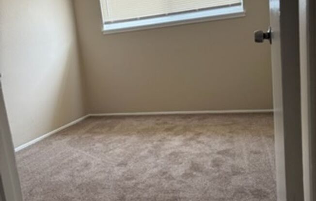 3 beds, 1 bath, 891 sqft, $2,100, Unit 333 South 8th St.