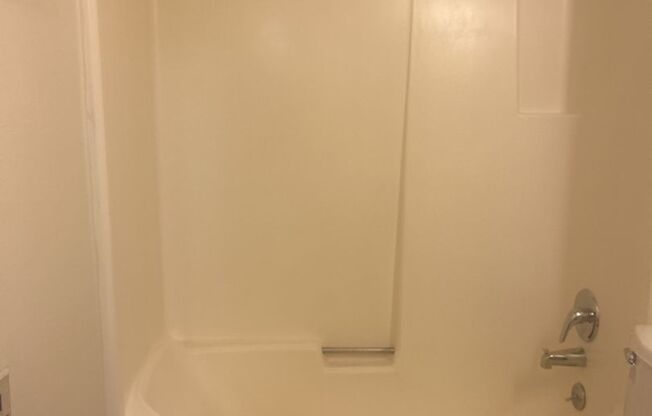 1 bed, 1 bath, 576 sqft, $1,295, Unit 22