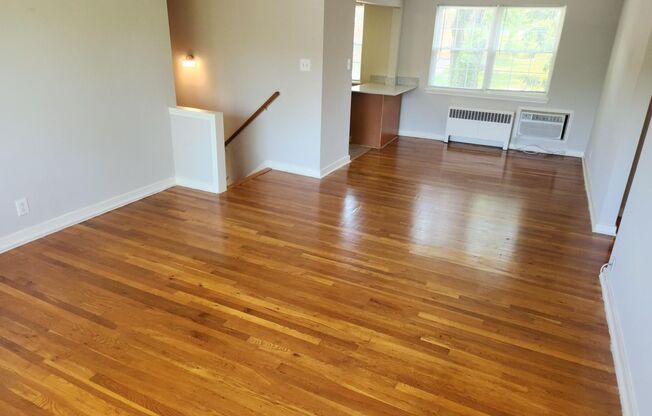 2 beds, 1 bath, 897 sqft, $2,385, Unit A-24