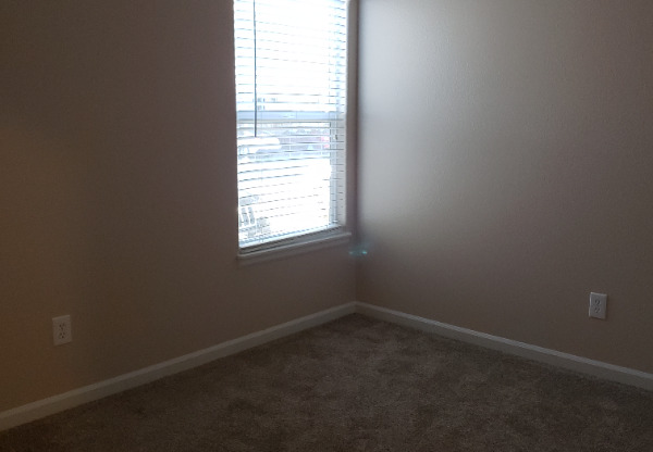 345 W KENNEDY AVE