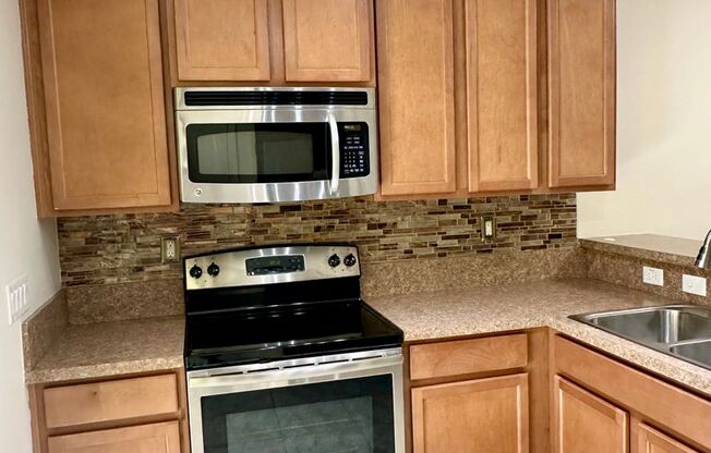 Gated and beautifully updated 2 bedroom 2.5 townhouse in Sanford