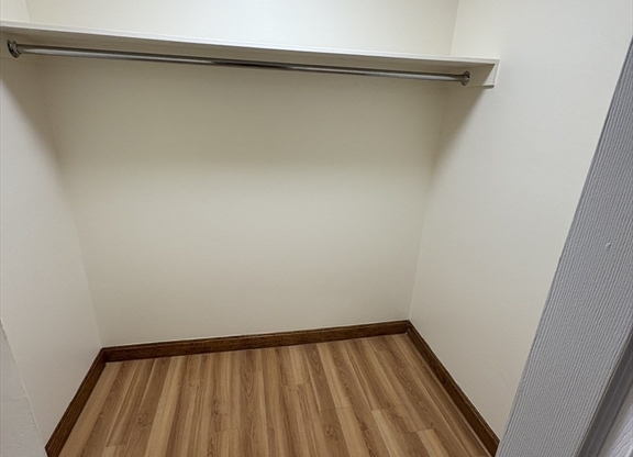 3 beds, 1 bath, 1,000 sqft, $4,500, Unit 3