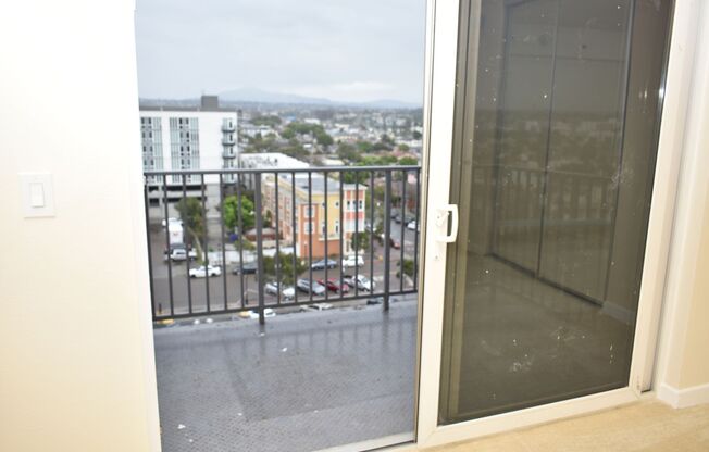 2 beds, 1 bath, $2,200, Unit UNIT 909