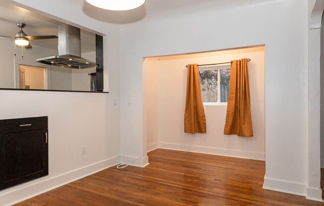 2 beds, 1 bath, $2,500, Unit 603 N. Mott