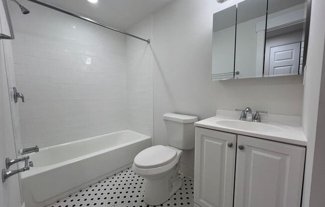 2 beds, 1 bath, 750 sqft, $1,980, Unit 5637 Hobart St. #4
