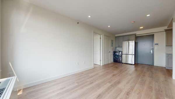 2 beds, 1 bath, 750 sqft, $3,300, Unit 7F