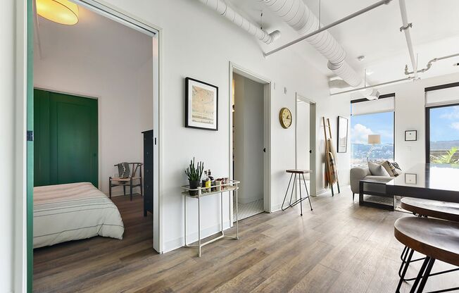 2 beds, 1 bath, 865 sqft, $2,350, Unit Unit 612