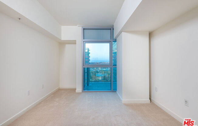 1 bed, 1 bath, 811 sqft, $4,390, Unit 1026