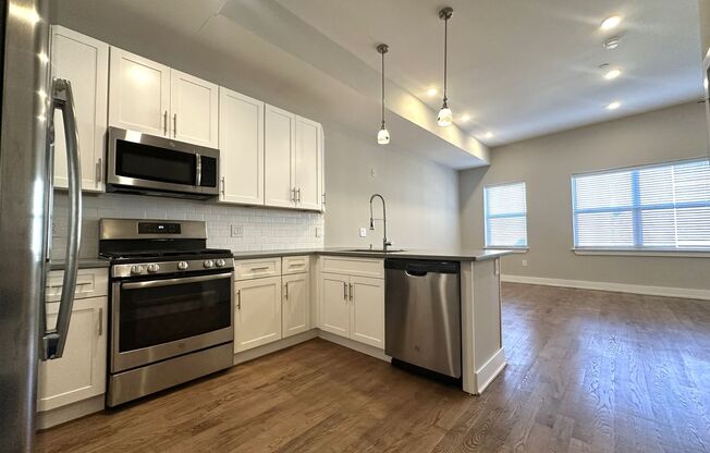 Stunning 2-Bed/2-Bath Condo with Private Rooftop Deck in Fishtown! Available NOW!