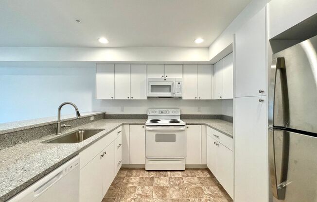 bright and cozy 2b2b apartment