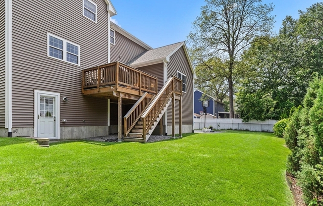 10 CAROL AVE