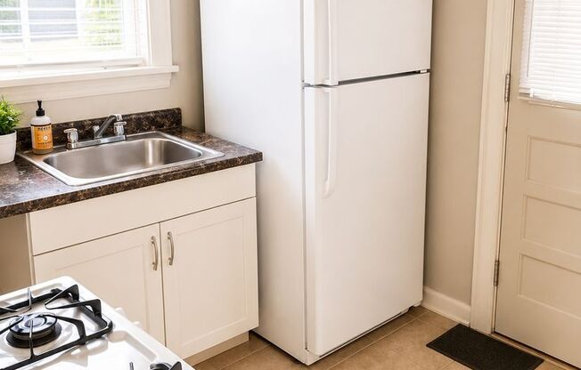 *** House for Rent * Pet Friendly * Amazing Location in Dormont * Available Now * Spacious & Renovated ***