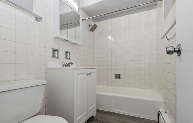 2 beds, 1 bath, 850 sqft, $2,200, Unit 11118-D3