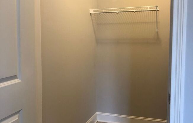 2 beds, 2 baths, 1,074 sqft, $905, Unit 39