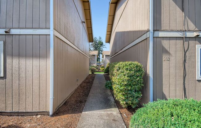 2 beds, 1 bath, 766 sqft, $1,695, Unit 34