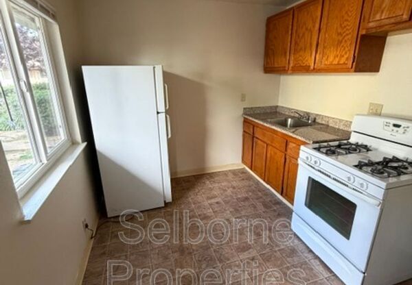 1537 8th Ave Apt E