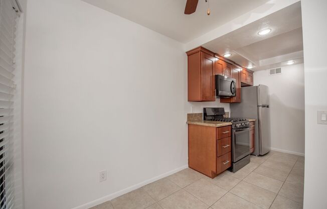 2 beds, 2 baths, $3,300, Unit # 902