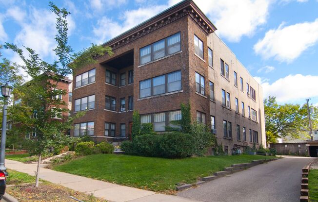 Studio, 1 bath, 325 sqft, $905, Unit 204