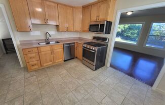 2 beds, 1 bath, $2,900