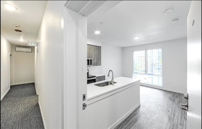 Studio, 1 bath, 367 sqft, $1,025, Unit 301