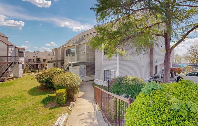 426 YACHT CLUB DR 
