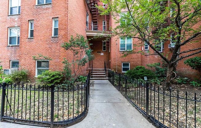 1 bed, 1 bath, $1,750, Unit APARTMENT 2G