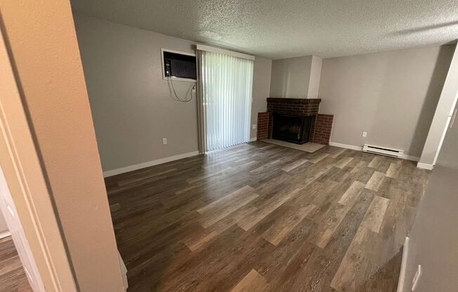 2 beds, 1 bath, 780 sqft, $1,195, Unit 43