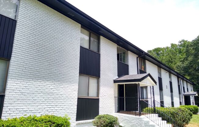 Affordable 2BR 1.5 bath apartment Comfort in the Heart of Smyrna, GA near Windy Hill