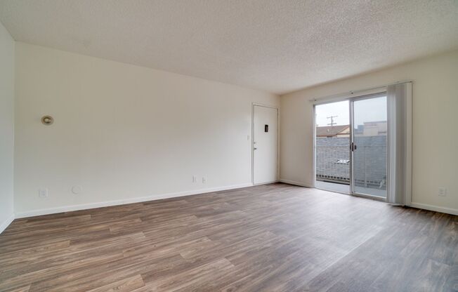 1 bed, 1 bath, $2,300, Unit 7