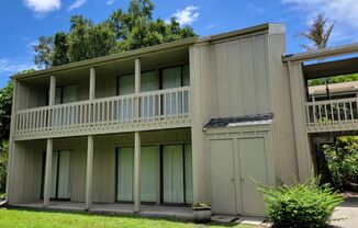 Annual downtown Sarasota renovated 2/2 top floor condo