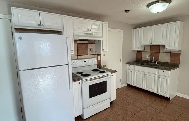 2 beds, 1 bath, 800 sqft, $1,925, Unit 148-20