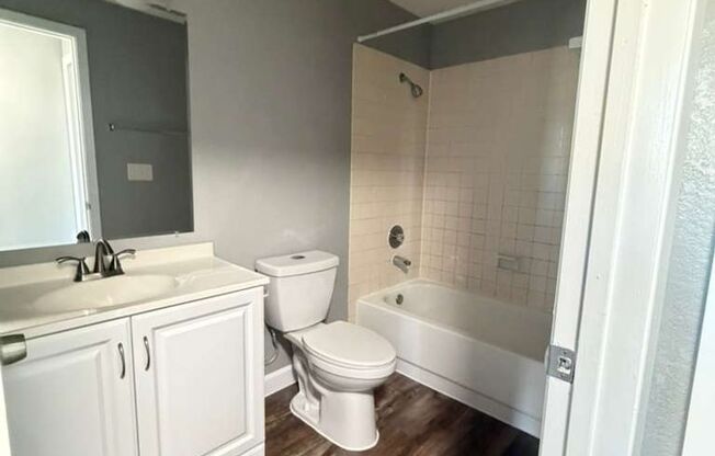 2 beds, 1 bath, 850 sqft, $1,575, Unit 1107 D5