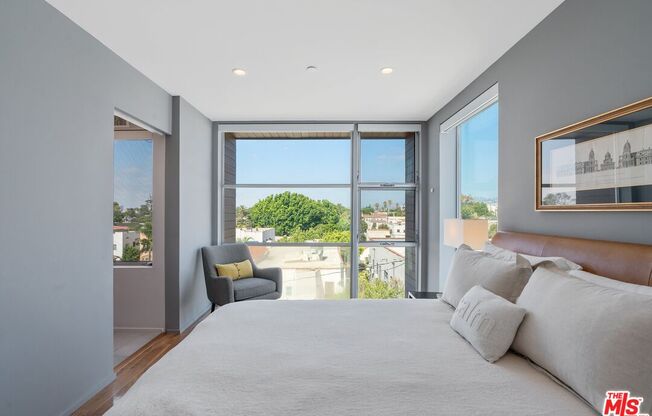 611 N Bronson Ave Apt 10