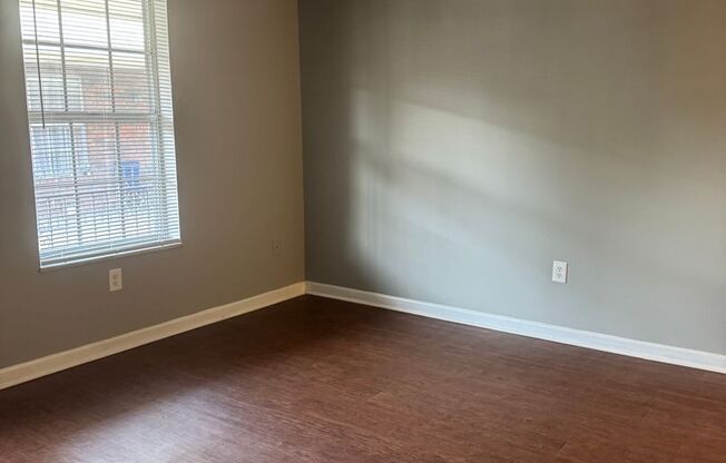 1 bed, 1 bath, 675 sqft, $925, Unit 2124CHE-303