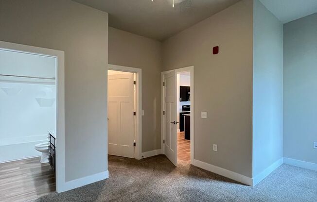 2 beds, 2 baths, 907 sqft, $1,550