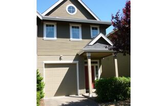 Charming 3 Bedroom 2.5 Bath Townhouse in the St. Johns Area! Garage and Washer & Dryer Provided