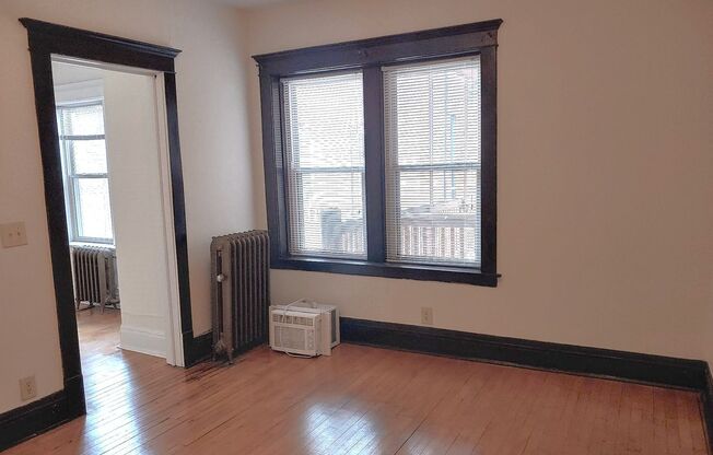 Studio, 1 bath, 400 sqft, $925, Unit 905-11