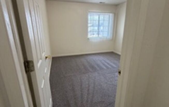 3 beds, 2 baths, 1,360 sqft, $1,489, Unit 31