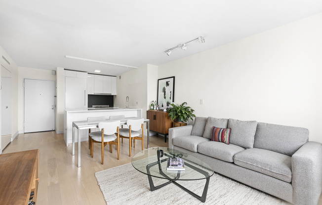 2 beds, 1 bath, 800 sqft, $6,500, Unit 23B