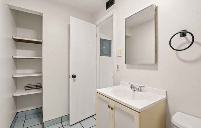1 bed, 1 bath, 700 sqft, $799, Unit #107