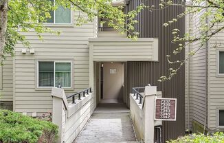 Spacious 1 Bedroom 1 Bath in Redmond!