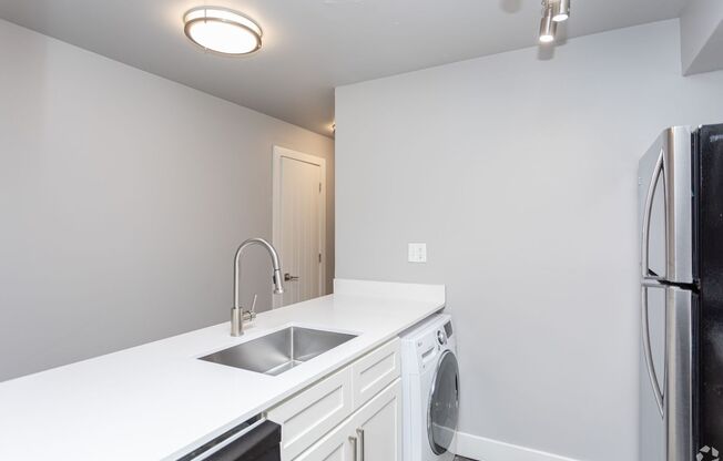 2 beds, 1 bath, 830 sqft, $1,395, Unit 49
