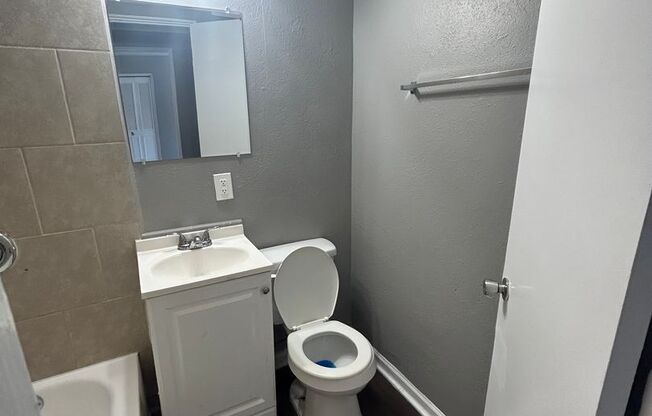 2 beds, 1 bath, 750 sqft, $945, Unit B04 1034 10