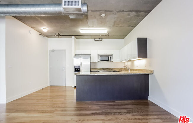1 bed, 1 bath, 855 sqft, $2,500, Unit 343