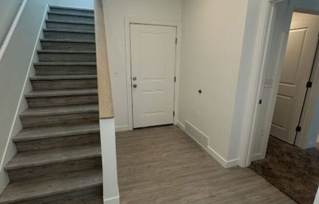 3 beds, 2 baths, 1,400 sqft, $1,895, Unit 572